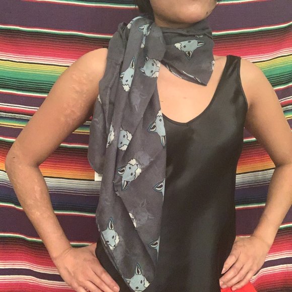 Wolf Patterned Scarf - Picture 2 of 3